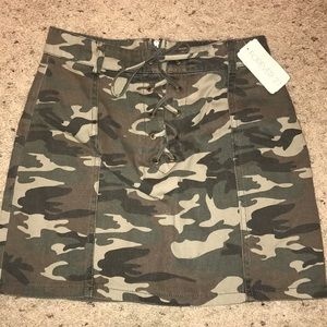 Camo mini skirt